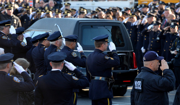 usa_new_york_police_officer_funeral%202.jpg